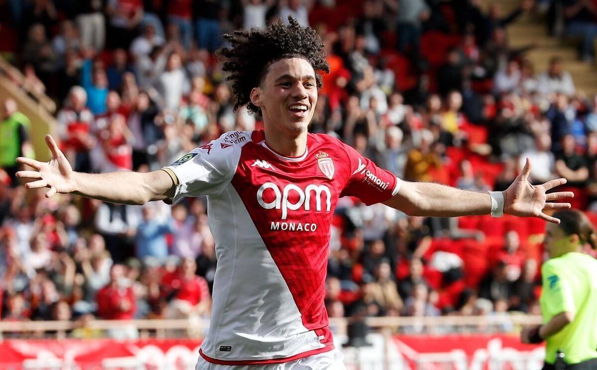 关于摩纳哥客场逆转里昂，继续领跑积分的信息