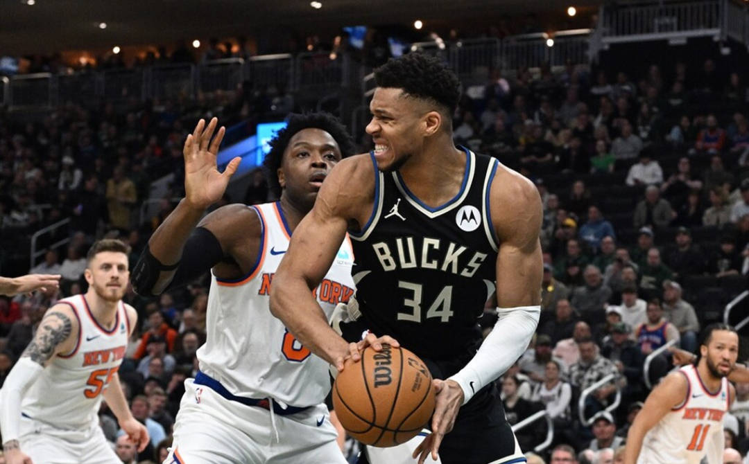 雄鹿险胜尼克斯,保持不败 雄鹿险胜尼克斯,保持不败