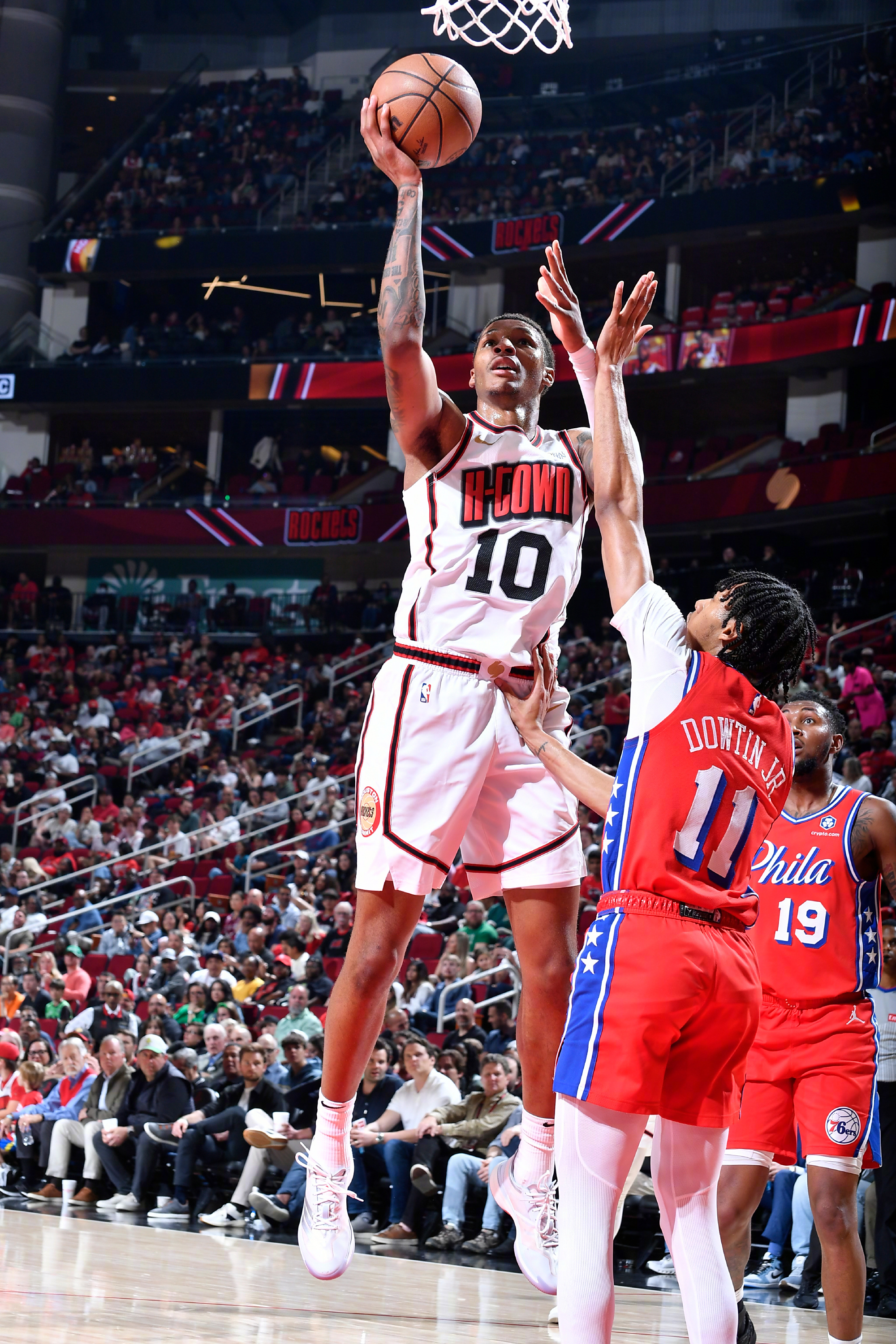 包含热火客场逆转火箭取得重要胜利的词条