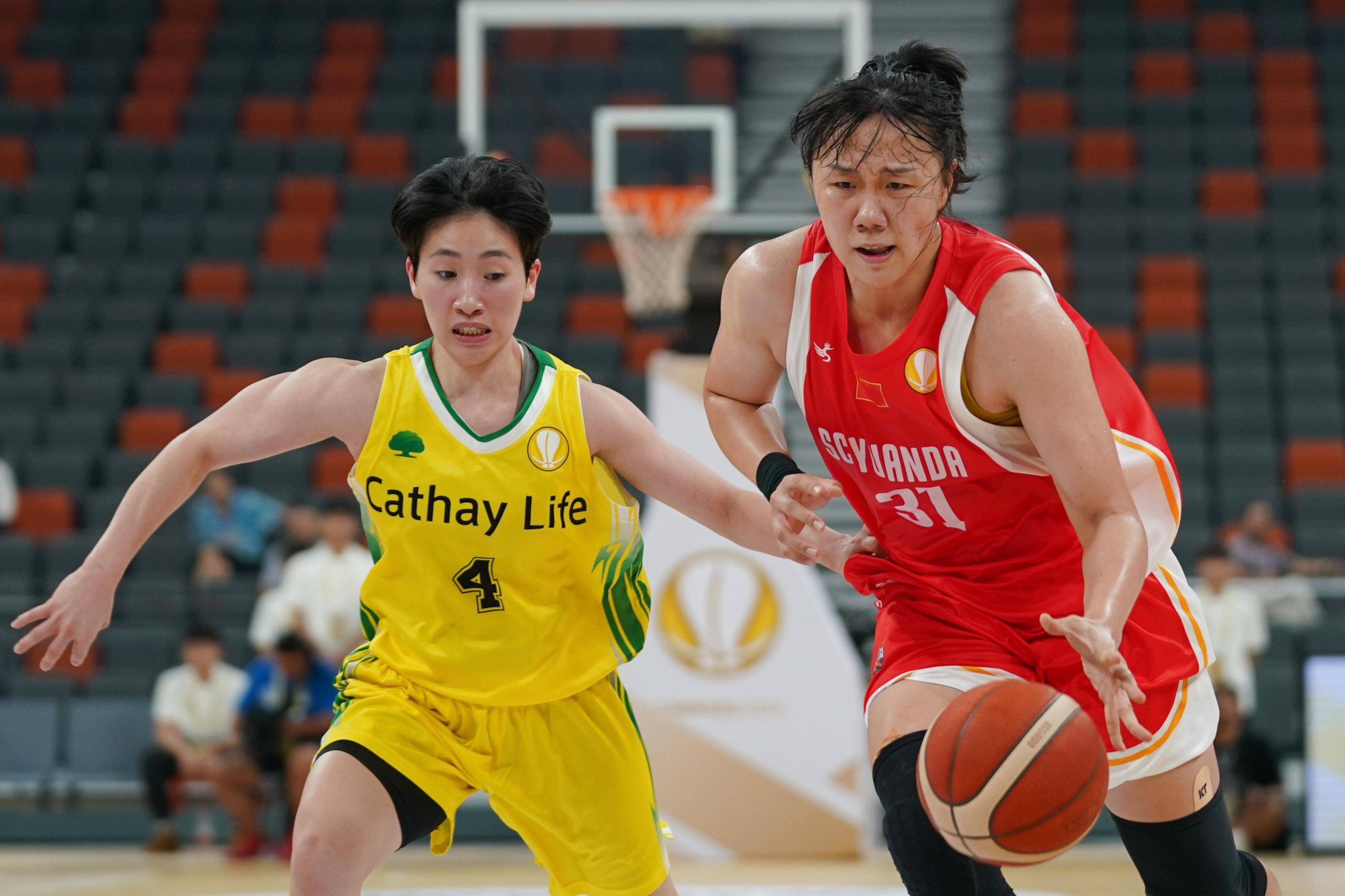 体育竞技中,女子球队斗志昂扬 体育竞技中,女子球队斗志昂扬