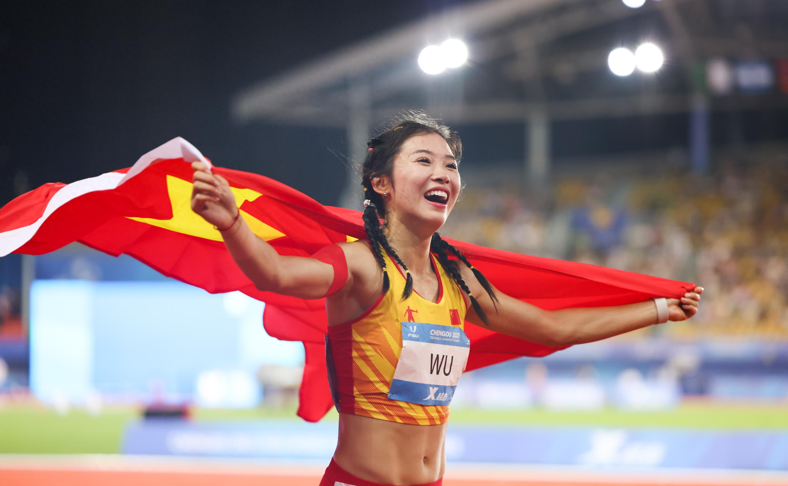 体育竞技中,女子球队斗志昂扬 体育竞技中,女子球队斗志昂扬