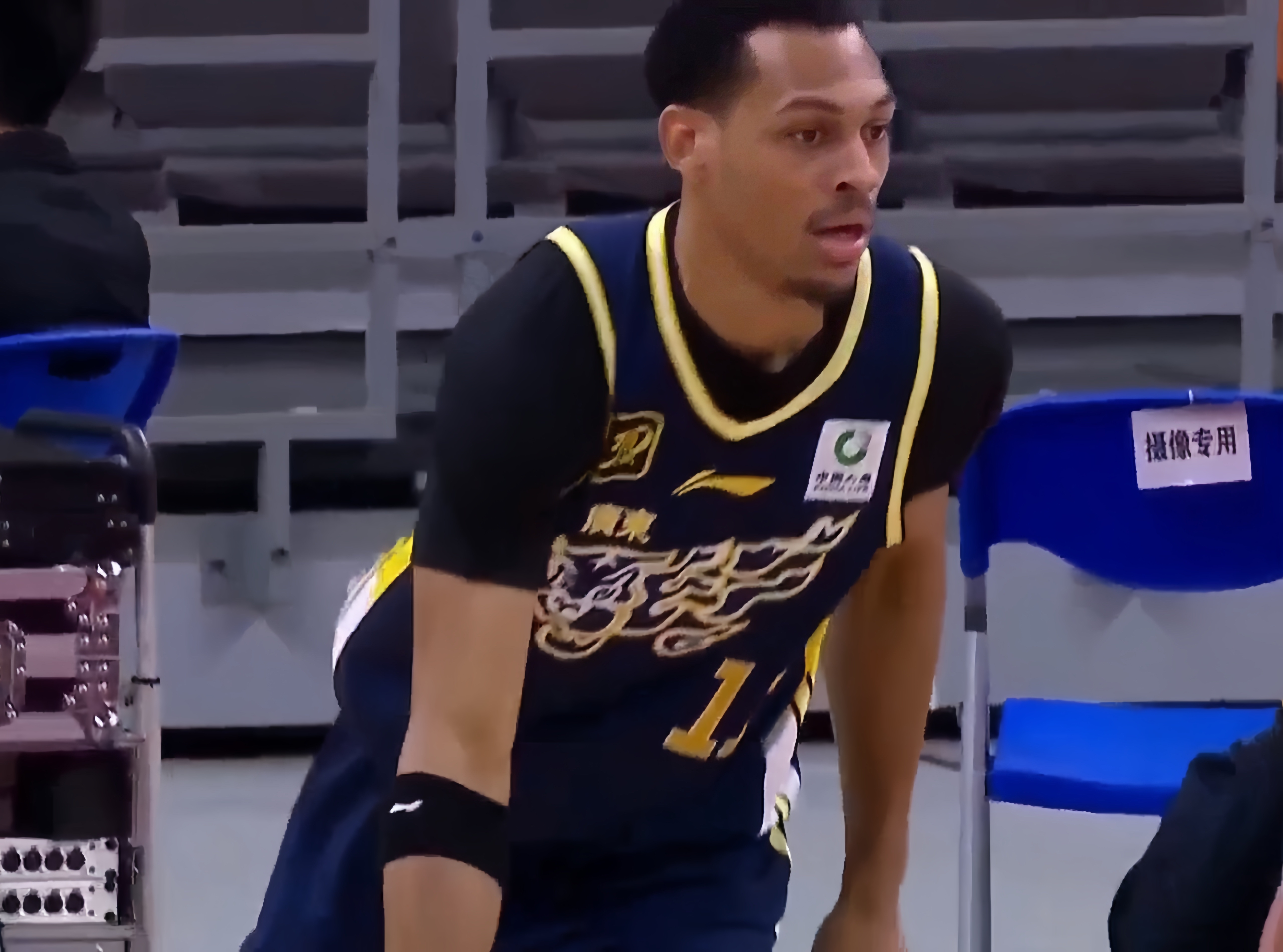 天津男篮主场击败浙江稠州，豪取三连胜，冲击前四的简单介绍