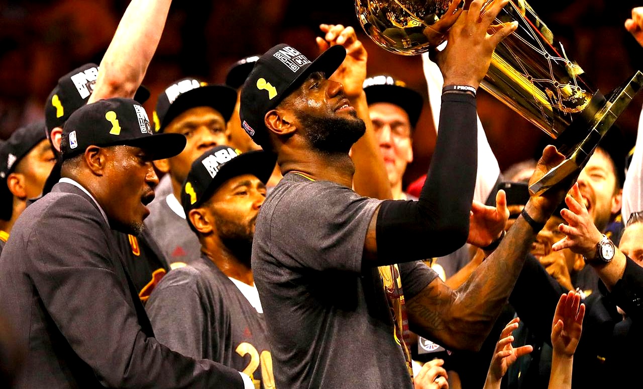 体育战场上勇士翻过重重困难,成功夺金 体育战场上勇士翻过重重困难,成功夺金